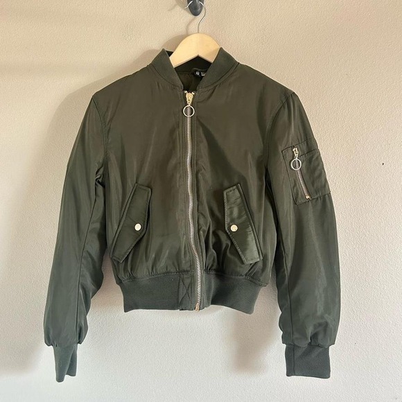 H&M Jackets & Blazers - H&M DIVIDED green bomber jacket Size 6